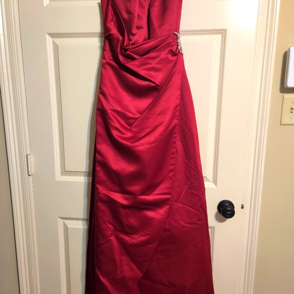 Gorgeous Ladies Satin Gown Sz 4
